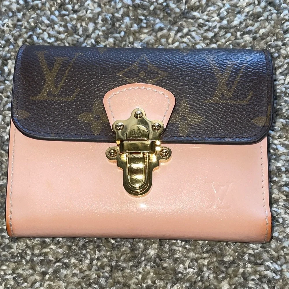Preowned Louis Vuitton Portefeuille Cherrywood Monogram Vernis trifold Wallet - Picture 1 of 8